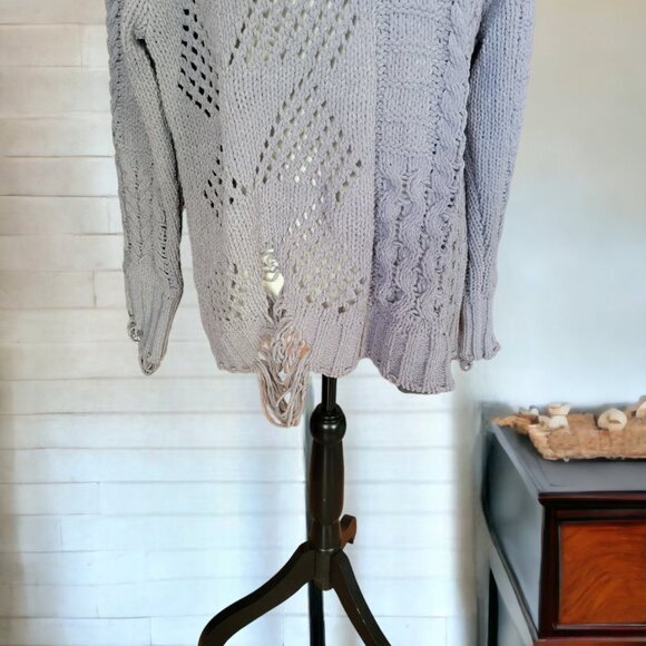 Elan Gray Cable Knit Distressed Long Sleeve Sweater in Size Medium - Picture 4 of 5